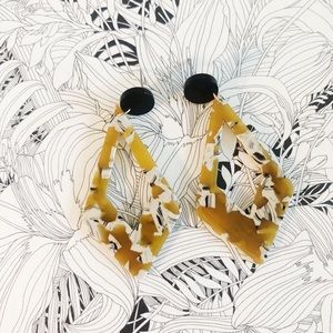 Cute Geometric Post Resin Earring in Mustard Color